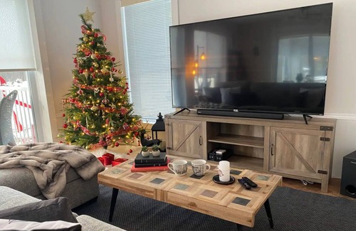 Saint-Andre-d'Argenteuil Ski Chalet | Waterfront cottage