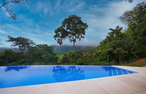 San Isidro de El General Villa | Waterfall and jungle experience, 10 minutes to Nayuaca, 35 minutes to the beach