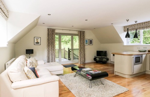 Glen Urquhart Cottage | Waterfall Apartment