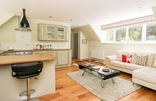 Glen Urquhart Cottage | Waterfall Apartment