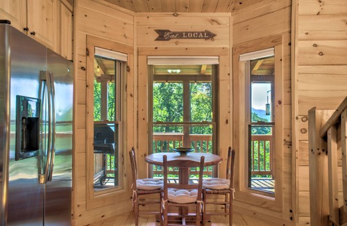 Skyland Cabin | Waterfall Cabin | Creekside Retreat w/Hot Tub + Views + Biltmore Pass
