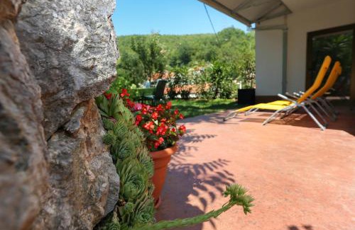 Trilj Villa | Waterfall House Getaway