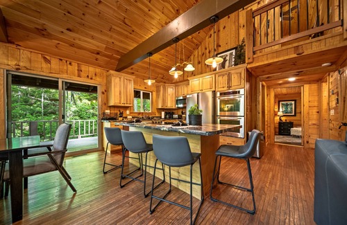 Walnut Mountain Cabin | Waterfall Lake Retreat- On lake with kayaks and hot tub