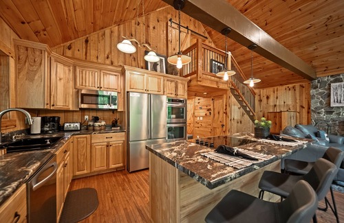 Walnut Mountain Cabin | Waterfall Lake Retreat- On lake with kayaks and hot tub