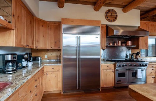 Shaver Lake Cabin | Waterfall Lodge ~ Yellowstone Vibes + AC + Space