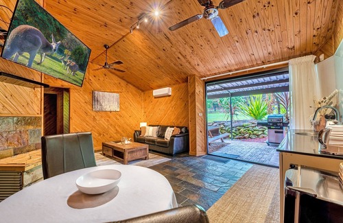 Kulnura House | Waterfall Springs Retreat and Wildlife Sanctuary