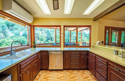 Oakhurst House | Waterfall View Retreat near Yosemite with Spas