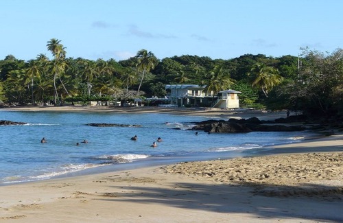 Black Rock Villa | Waterfall Villa - Pristine Condition With Splash Pool Near 4 White Sand Beaches