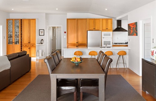 Tanners Point House | Waterfont Paradise - Hot pools nearby