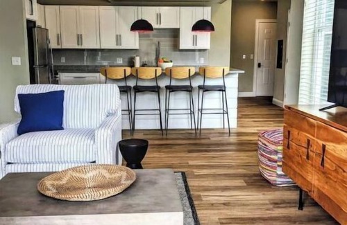 Central Waterford Apartment | Waterford, CT - Beautiful 2 Bedroom/2 Bath, 2nd Floor Apartment, 1,252SF