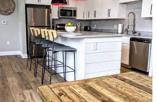 Central Waterford Apartment | Waterford, CT - Beautiful 2 Bedroom/2 Bath, 2nd Floor Apartment, 1,252SF