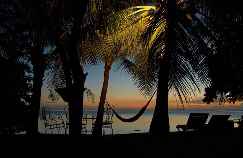 La Mivoie Villa | Waterfront room located in the Villa Harmonie on Ilot Fortier
