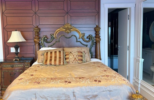 College Point Bed & Breakfast | Waterfront 1-Bedroom AC and Wi-Fi in welcoming Queens
