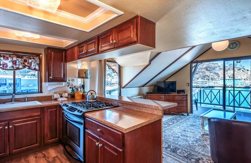 Avalon House | Waterfront 1 Bedroom Penthouse. Incredible Views! Incredible Deck! Read Reviews