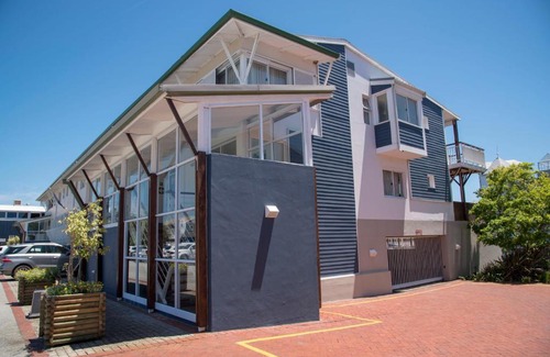 Waterfront Apartment | WATERFRONT - 12 QUAY SOUTH