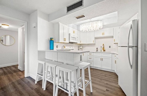Pinellas Point Condo | WATERFRONT 1BD/1BA Sanctuary Suite 5 MINS to DOWNTOWN LIVE MUSIC & BEACHES!