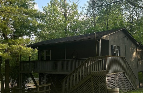 Corydon Cottage | Waterfront 2 Bd cabin on Blue River , PRIVATE RIVER ACCESS, kayaking, fishing