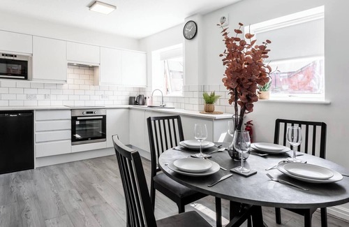 Preston Apartment | Waterfront 2 Bed Apartment | Free Parking & Wi-Fi