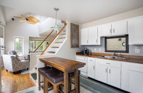 East Greenwich House | Waterfront 2-Bed, 2-Bath Home 2 Minutes to Downtown East Greenwich -