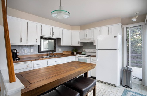 East Greenwich House | Waterfront 2-Bed, 2-Bath Home 2 Minutes to Downtown East Greenwich -