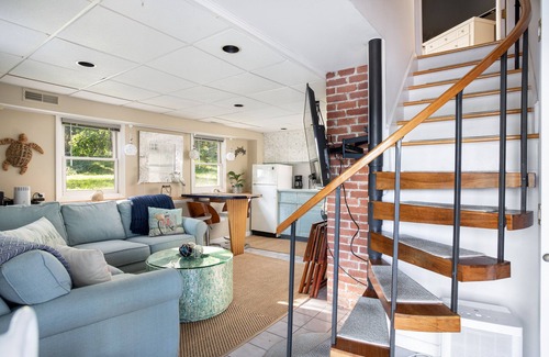 East Greenwich House | Waterfront 2-Bed, 2-Bath Home 2 Minutes to Downtown East Greenwich -