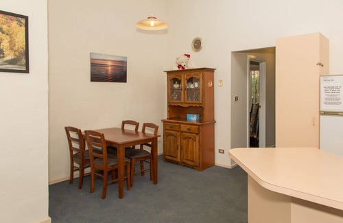 Port Lincoln Apartment | Waterfront 2 bedroom Apartment located on the town side of the Marina