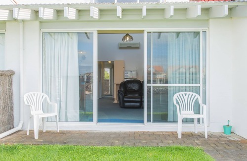 Port Lincoln Apartment | Waterfront 2 bedroom Apartment located on the town side of the Marina