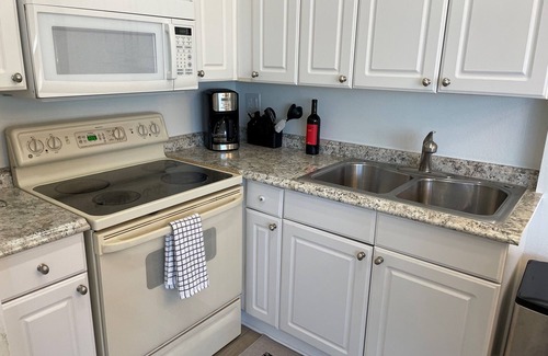 Ozona Apartment | Waterfront 2 bedroom/1 bath Renovated Apartment in Palm Harbor