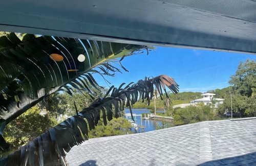 Ozona Apartment | Waterfront 2 bedroom/1 bath Renovated Apartment in Palm Harbor