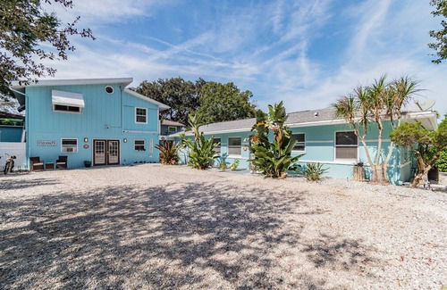 Ozona Apartment | Waterfront 2 bedroom/1 bath Renovated Apartment in Palm Harbor