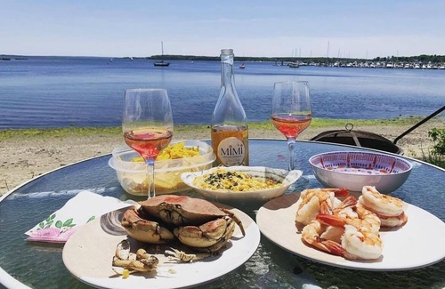 Warwick Apartment | Waterfront 2-bedroom apartment in Beach Cottage with WiFi, AC Central RI Locale