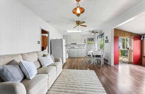 Roseneath Cottage | Waterfront 2 bedroom cottage