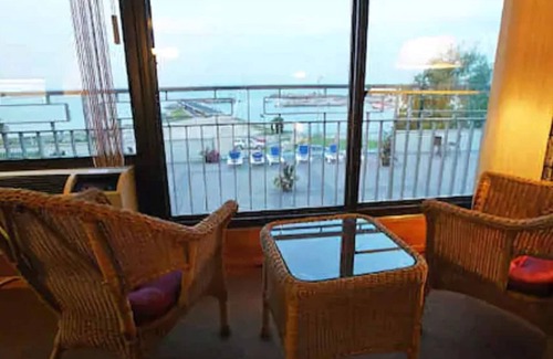 Thornbury Condo | Waterfront 2 bedroom condo- amazing views and across from sandy public beach