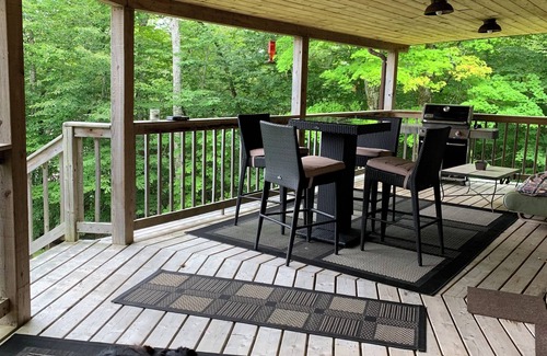 Lunenburg County House | Waterfront 2-bedroom house with high speed internet 20 minutes from Mahone Bay.