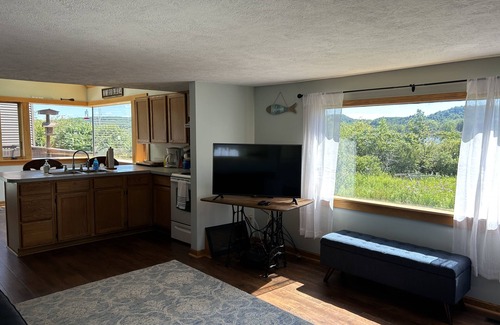 Elberta House | Waterfront 2 for 1 House & Cabin on Betsie Bay/Bike Trail With Kayaks/Canoes!