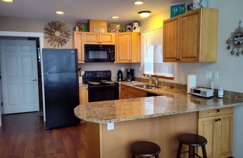 Puget Sound House | Waterfront, 2 kitchens, 2 living areas, 3 bedrooms, 3 bathrooms. Quiet.