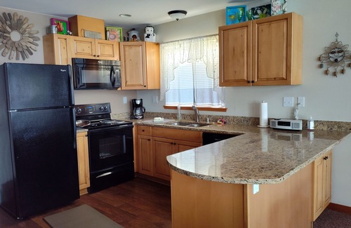 Puget Sound House | Waterfront, 2 kitchens, 2 living areas, 3 bedrooms, 3 bathrooms. Quiet.