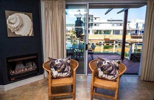 Waterfront House | WATERFRONT - 26 Spinniker