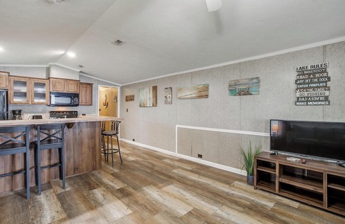 Dennis Cabin | Waterfront 2BR Cabin – Ideal for Traveling Workers