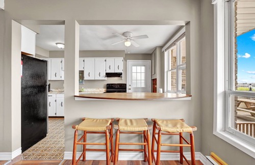 Crystal Beach Apartment | Waterfront 2BR Unit | Private Beach!