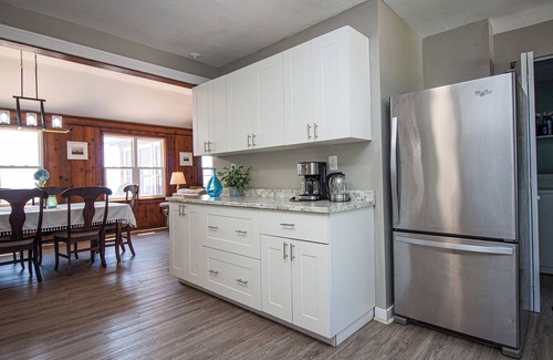 Leamington Cottage | Waterfront 3 Bd Cottage - Hot Tub & Pet Friendly