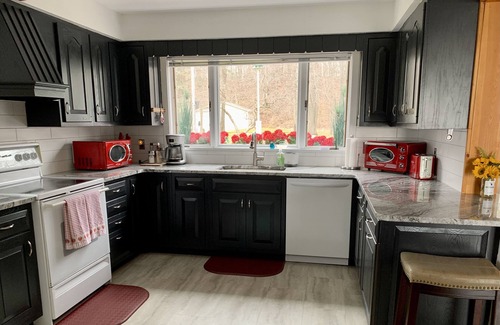 Tawas City House | WATERFRONT 3 BED/3 BATH HOME LAKE HURON TAWAS MI SLEEPS 10