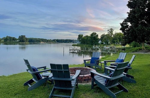 Hague House | Waterfront 3-Bed Oasis Perfect for City Getaway