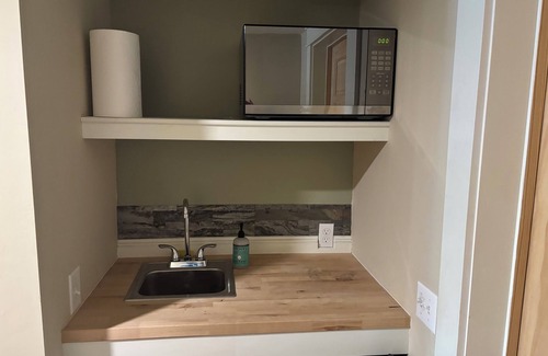 Bristol Condo | Waterfront 3-bedroom condo in lovely Bristol with boat storage available.