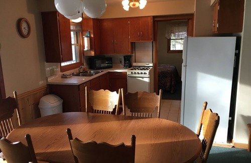 Tomahawk Cottage | Waterfront 3 Bedroom Cottage on Beautiful Lake Nokomis