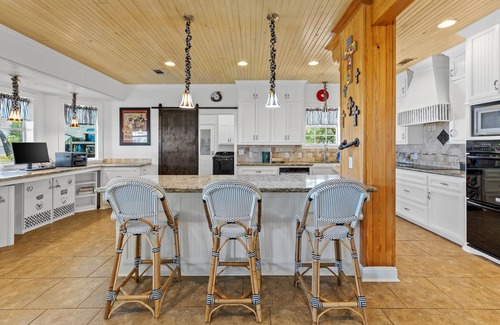 Sulphur House | Waterfront 3 Bedroom Home