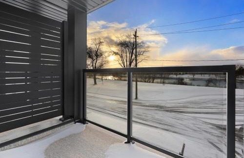 Welland House | Waterfront 3BR House and Sleeps 8, Close to Canal and Family Friendly