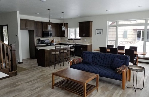 Sturgeon Bay House | Waterfront 4 b.r./3 ba/beaches/fishing/sunsets/wineries/lighthouses/state parks