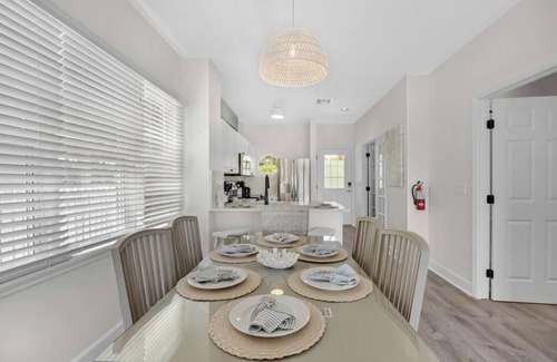 Marathon House | Waterfront! 4 Bed/3 BA Townhome, 32FTDock, Cabana Club, Paddleboard, Beach Gear!