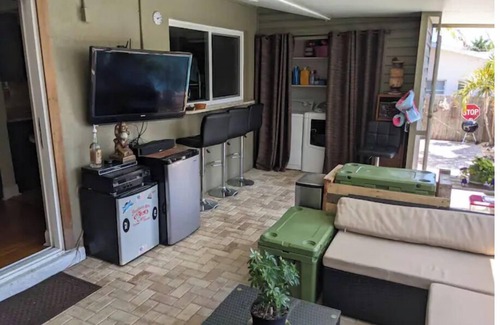 Hampton Homes House | Waterfront 4 bed 3 bath steam sauna pool tiki bar Heated Pool to 70 Hot Tub